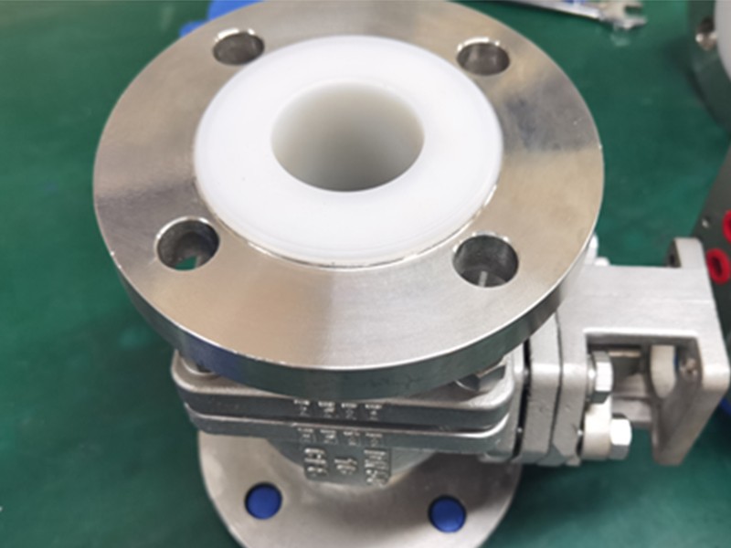 injection-molded-ptfe-lined-valve